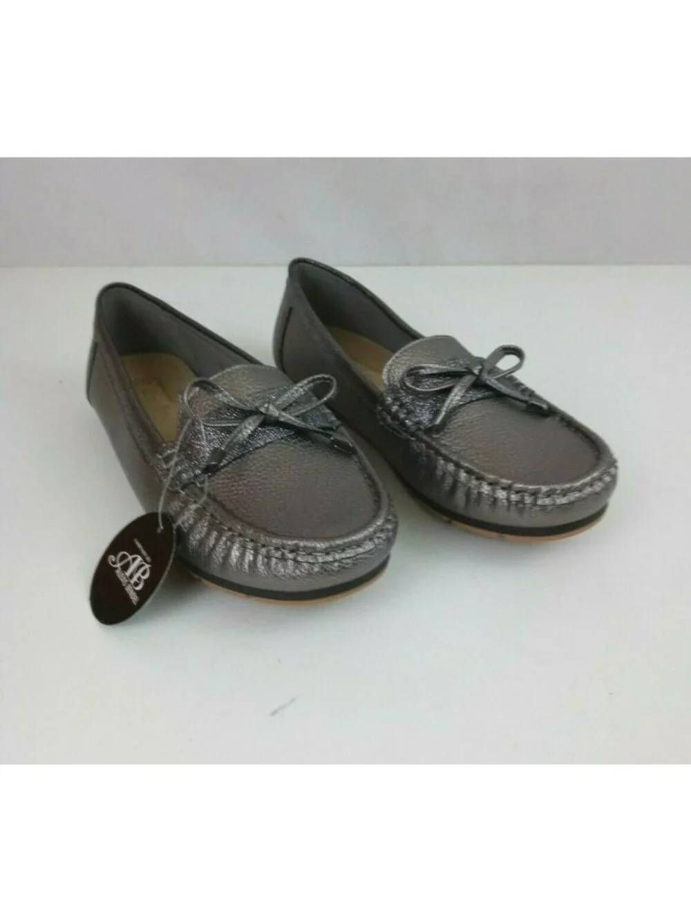 New Alexis Bendel Dorothy-30L Pewter Silver Leather Loafers Slip On Shoes Size 8